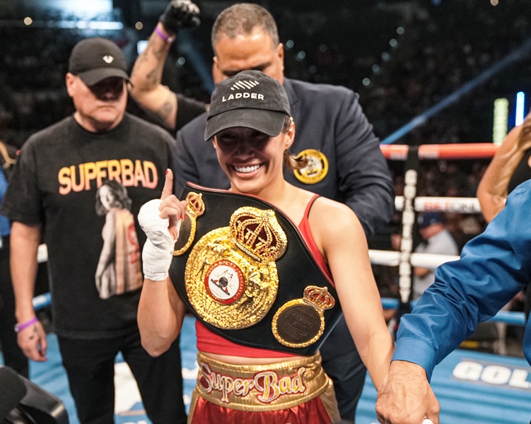 Fighter of the Year 2021: Seniesa Estrada