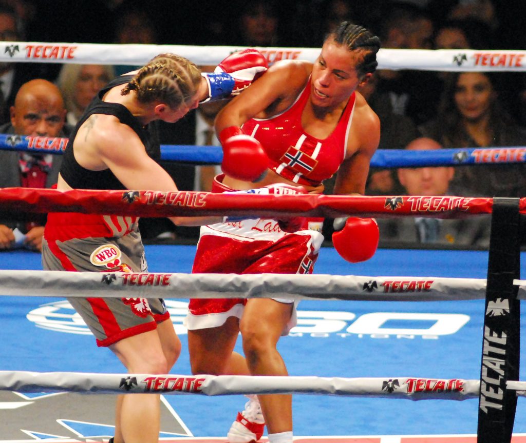 Cecilia Braekhus Says Farewell After Winning Another Title