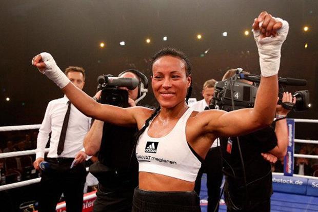 Braekhus breezes past Farias
